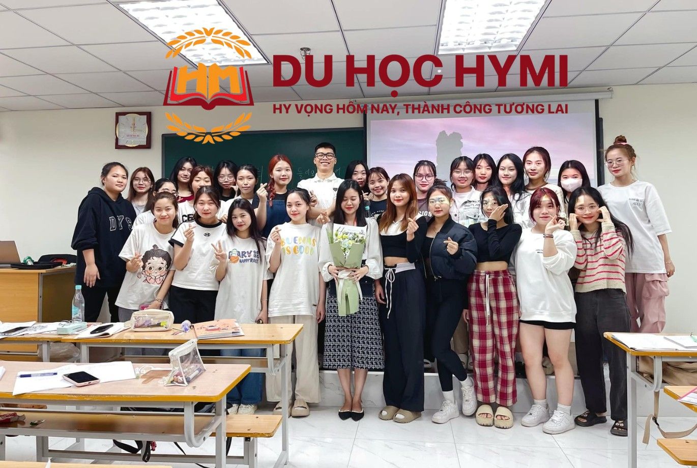 Học viên Hymi chụp ảnh tập thể tại lớp