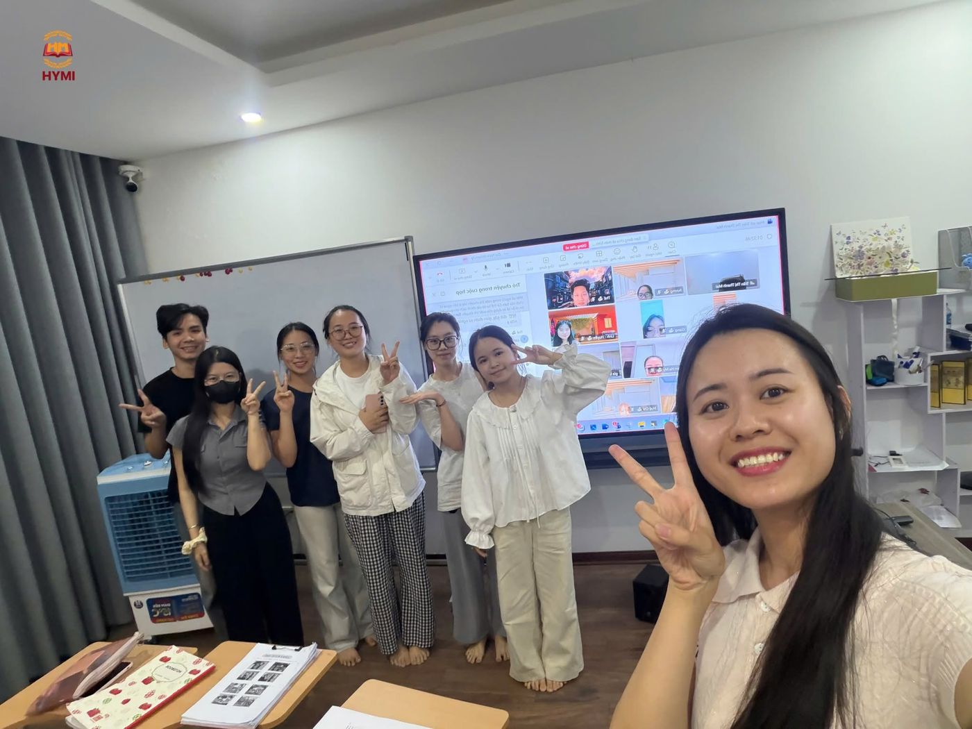 Giáo viên và học viên trong giờ học