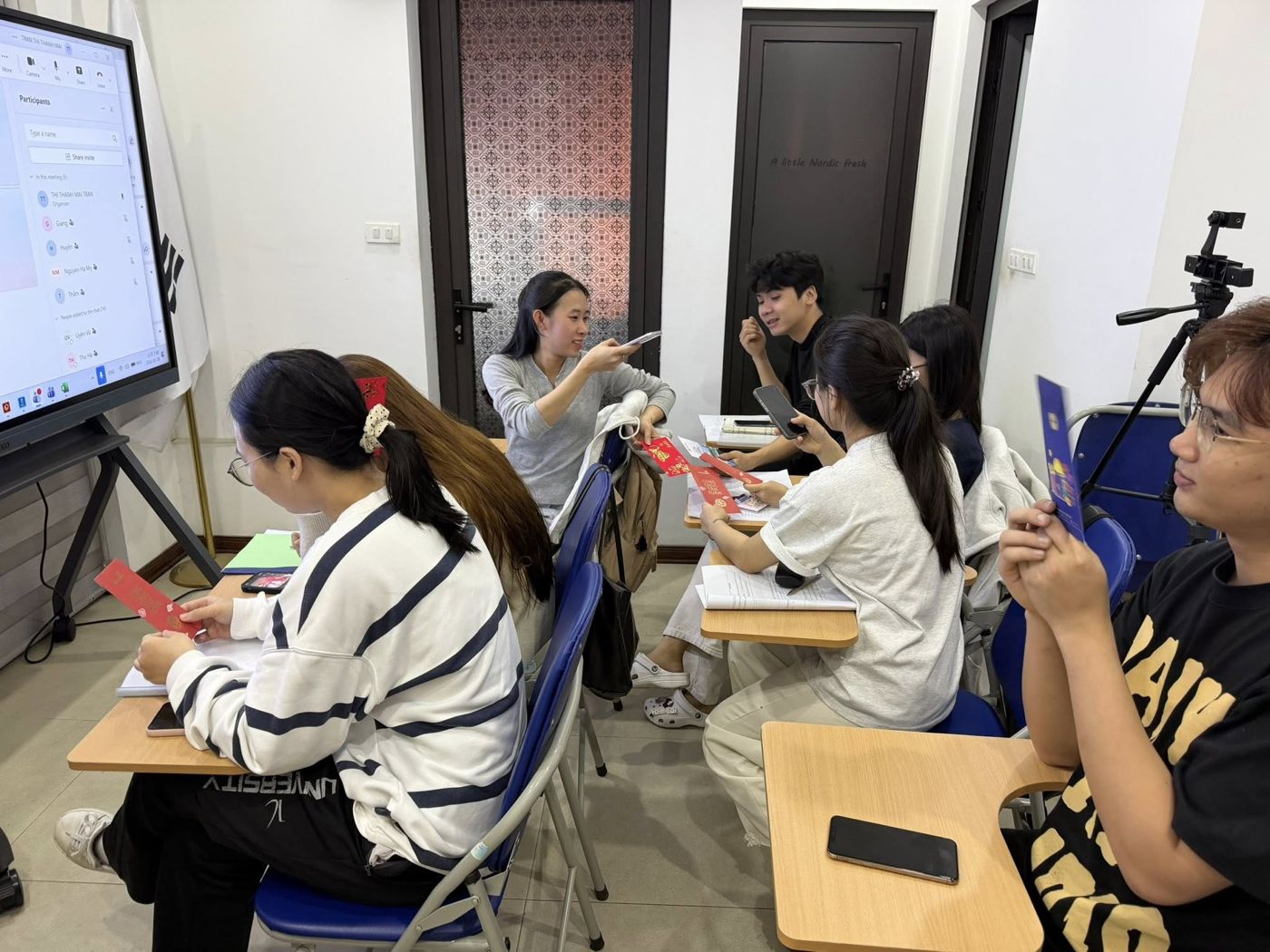 Học viên luyện tập theo nhóm