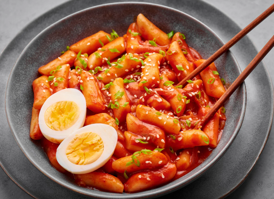 Tokbokki - Món ăn nổi tiếng trong ẩm thực Hàn Quốc