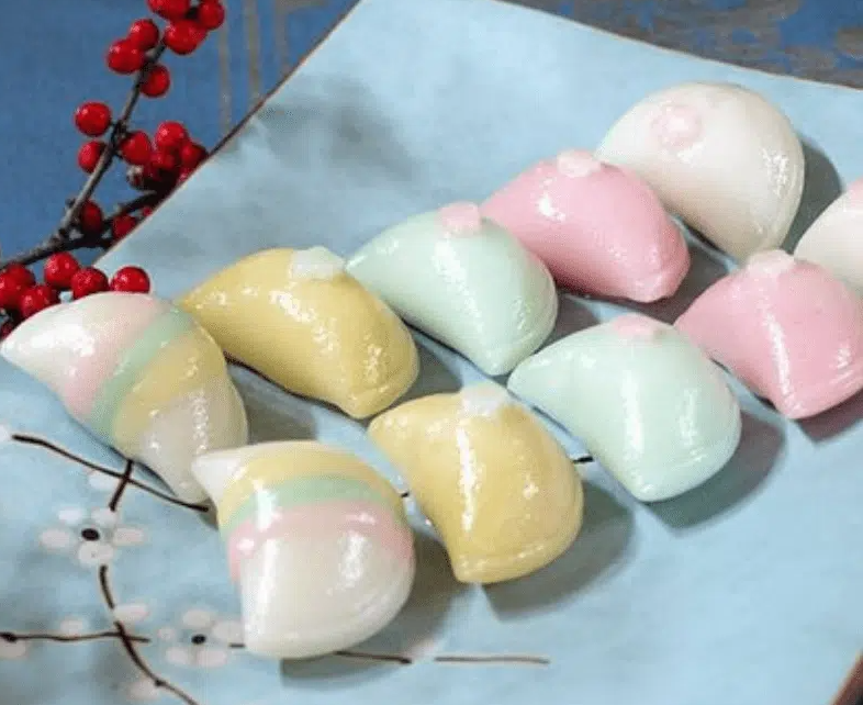 Mujigaetteok (무지개떡) – Cầu vồng trên bàn tiệc
